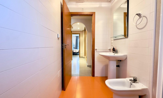 Herverkoop - Building - Torrevieja - Playa del cura