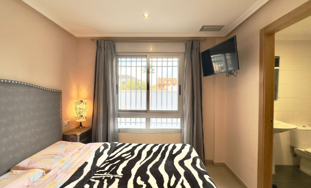 Herverkoop - Building - Torrevieja - Playa del cura