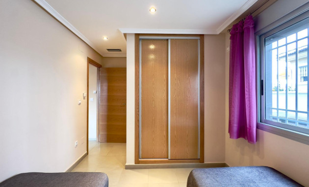 Herverkoop - Building - Torrevieja - Playa del cura