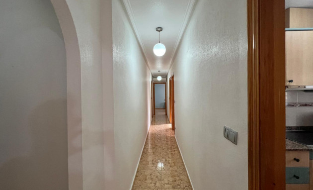 Herverkoop - Apartment - Torrevieja - Estacion de autobuses