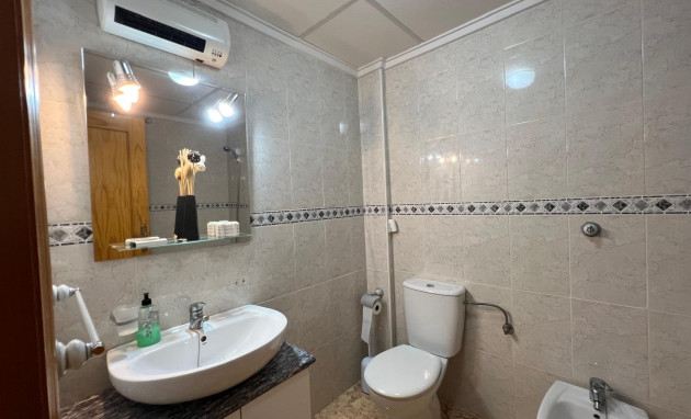 Herverkoop - Apartment - Torrevieja - Estacion de autobuses