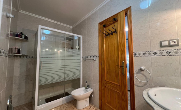 Herverkoop - Apartment - Torrevieja - Estacion de autobuses