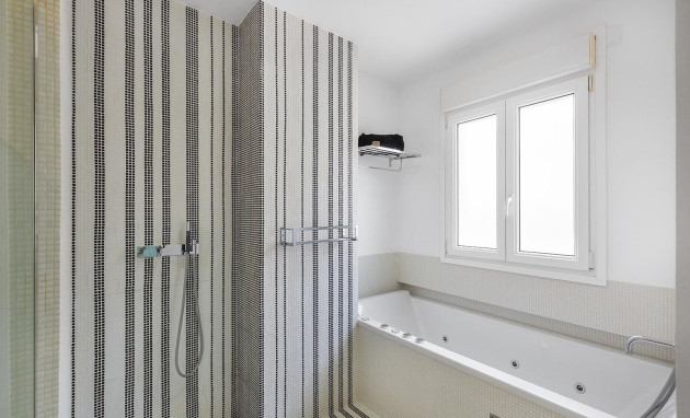 Herverkoop - Apartment - Torrevieja - Paseo maritimo