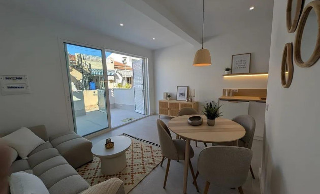 Herverkoop - Bungalow - Gelijkvloers - Torrevieja - La Siesta - El Salado - Torreta