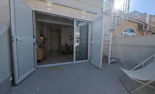 Herverkoop - Bungalow - Gelijkvloers - Torrevieja - La Siesta - El Salado - Torreta