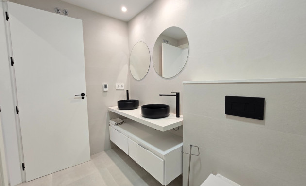 Revente - Apartment / Flat * - Pilar de la Horadada *