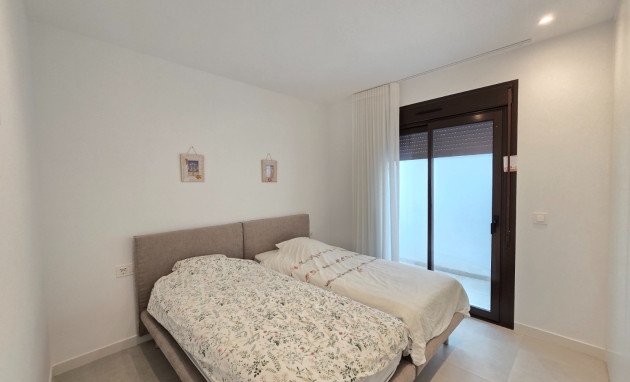 Revente - Apartment / Flat * - Pilar de la Horadada *