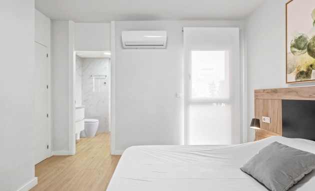 Resale - Apartments - Orihuela Costa - Villamartín