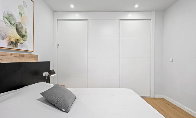 Resale - Apartments - Orihuela Costa - Villamartín