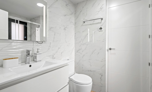 Resale - Apartments - Orihuela Costa - Villamartín