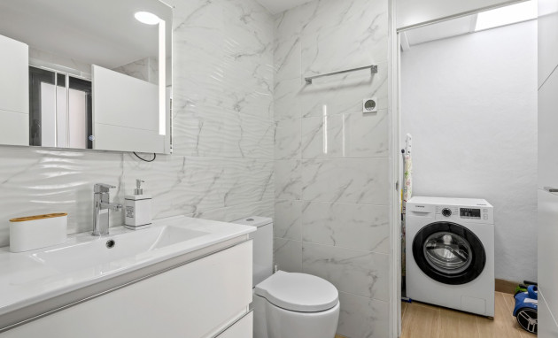 Resale - Apartments - Orihuela Costa - Villamartín