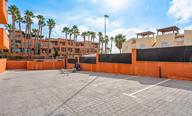Resale - Apartments - Orihuela Costa - Villamartín