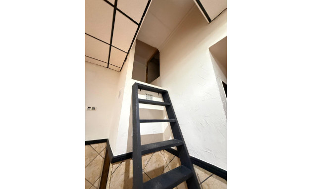 Reventa - Comercial - Torrevieja - Estacion de autobuses