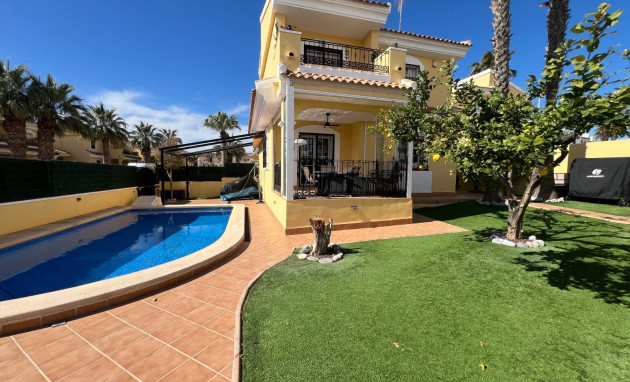 Herverkoop - Villa - Orihuela Costa - Los Dolses