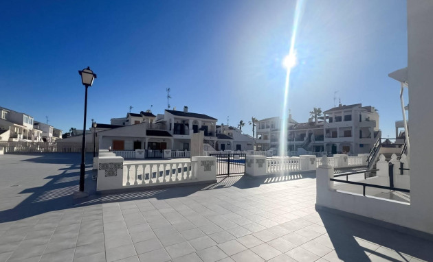 Herverkoop - Bungalow - Gelijkvloers - Torrevieja - Miramar - Torre del Moro