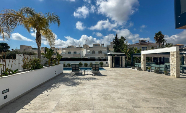 Herverkoop - Villa - Orihuela Costa - Villamartín-Las Filipinas