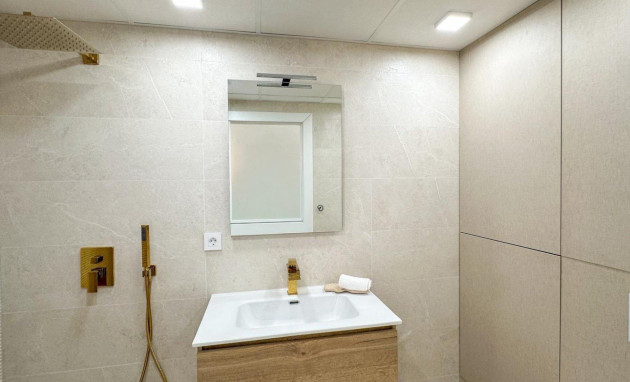 Herverkoop - Apartment - Torrevieja - Playa de los Naufragos