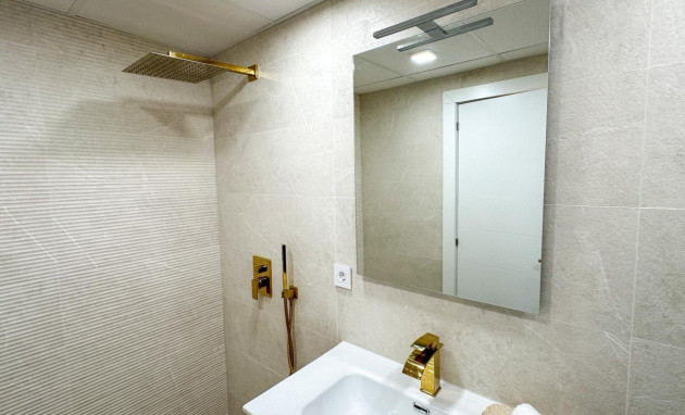 Herverkoop - Apartment - Torrevieja - Playa de los Naufragos