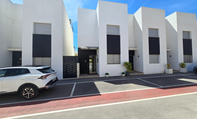 Herverkoop - Townhouse * - Ciudad Quesada * - Doña Pepa *