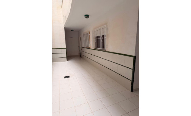 Herverkoop - Apartment - Torrevieja - Estacion de autobuses