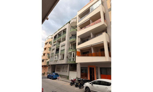 Herverkoop - Apartment - Torrevieja - Estacion de autobuses