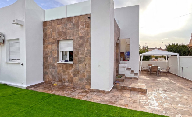 Resale - Bungalow - Groundfloor - Orihuela Costa - Playa Flamenca