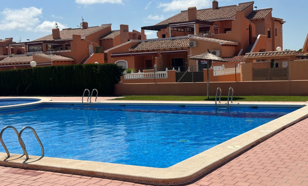 Resale - Apartment - Torrevieja - Aguas Nuevas