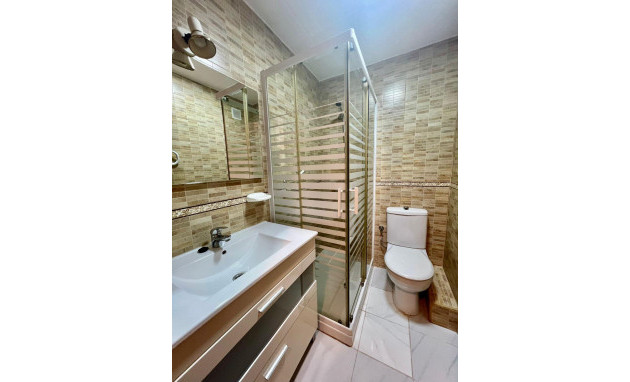 Resale - Apartment - Torrevieja - Acequion