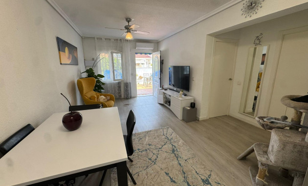 Herverkoop - Bungalow - Gelijkvloers - Torrevieja - La Siesta - El Salado - Torreta