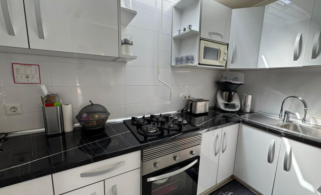 Herverkoop - Bungalow - Gelijkvloers - Torrevieja - La Siesta - El Salado - Torreta