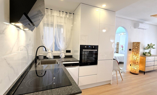 Resale - Apartment - Torrevieja - torrevieja