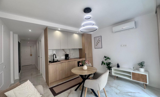 Herverkoop - Apartment - Torrevieja - Estacion de autobuses