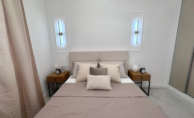 Herverkoop - Apartment - Torrevieja - Estacion de autobuses