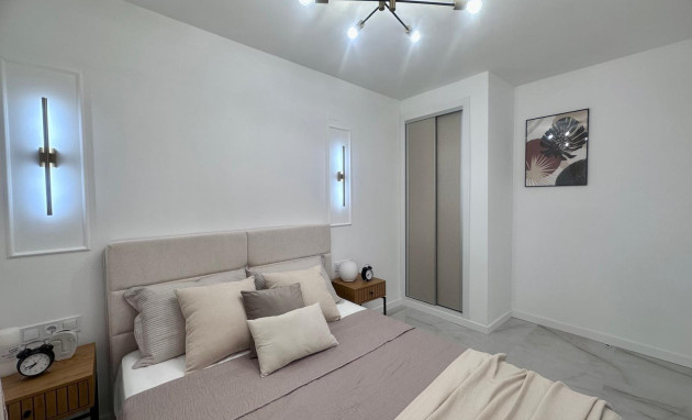 Herverkoop - Apartment - Torrevieja - Estacion de autobuses