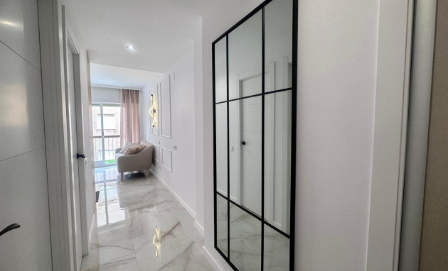 Herverkoop - Apartment - Torrevieja - Estacion de autobuses