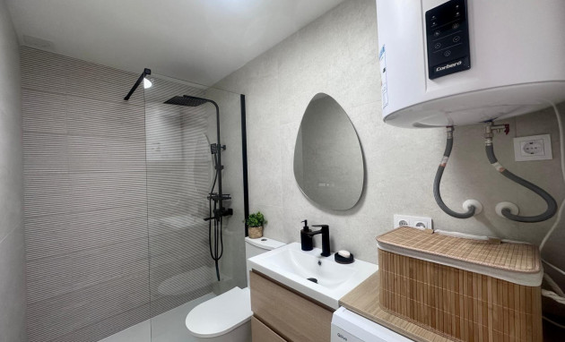 Herverkoop - Apartment - Torrevieja - Estacion de autobuses