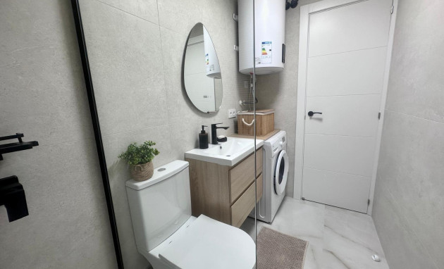 Herverkoop - Apartment - Torrevieja - Estacion de autobuses