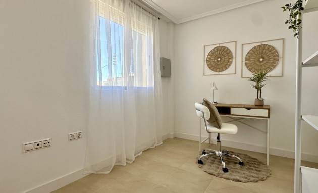 Resale - Apartment - Torrevieja - Torrevieja - Centre