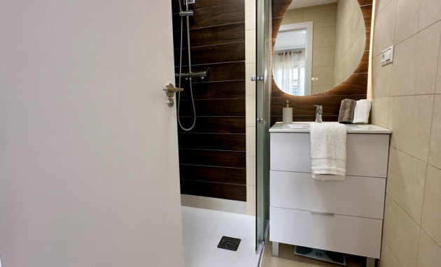 Resale - Apartment - Torrevieja - Torrevieja - Centre