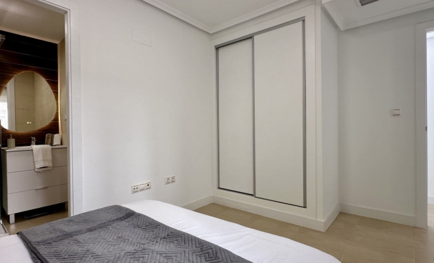 Resale - Apartment - Torrevieja - Torrevieja - Centre