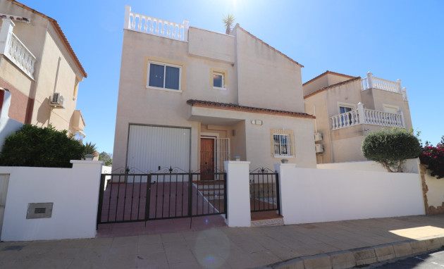 Herverkoop - Detached Villa - San Miguel de Salinas - Lake View Mansions