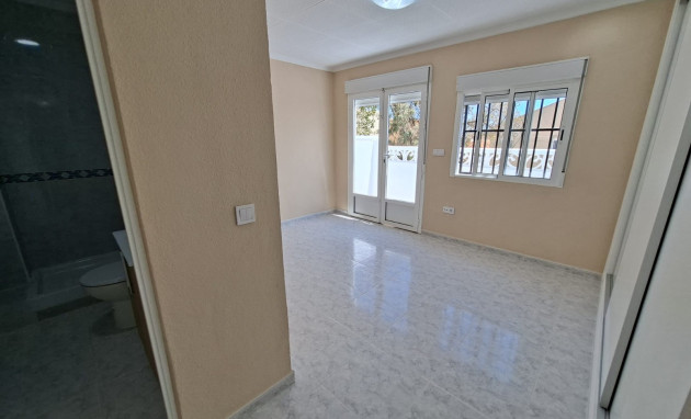Herverkoop - Herenhuis - La Marina - La Marina - Urbanization