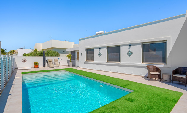 Herverkoop - Detached Villa - La Marina - La Marina - Urbanization