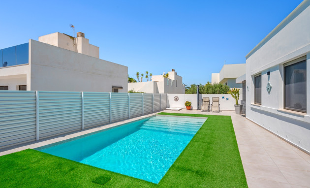 Herverkoop - Detached Villa - La Marina - La Marina - Urbanization