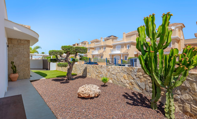 Herverkoop - Detached Villa - La Marina - La Marina - Urbanization