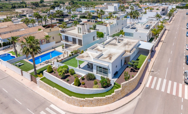 Herverkoop - Detached Villa - La Marina - La Marina - Urbanization