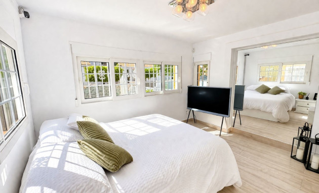 Herverkoop - Detached Villa - Orihuela Costa - Los Dolses