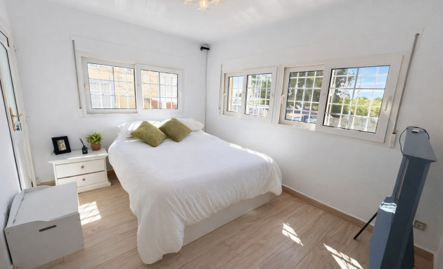Herverkoop - Detached Villa - Orihuela Costa - Los Dolses