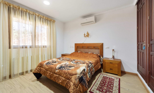 Resale - Villa - Orihuela Costa - Campoamor