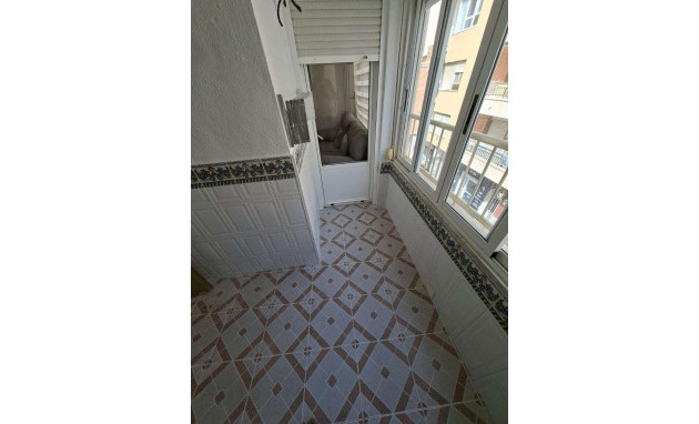 Herverkoop - Apartment - Torrevieja - Estacion de autobuses